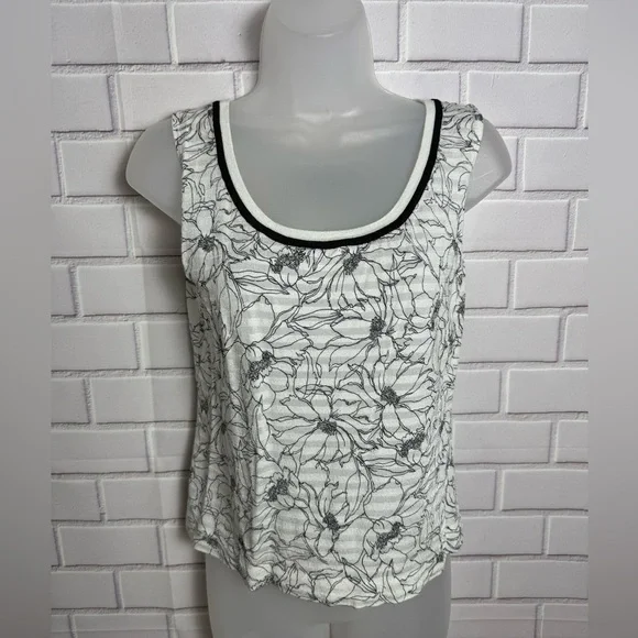 Dana Buchman Black and White 2pcs set floral tank top and Striped Cardigan/MP - Picture 3 of 13